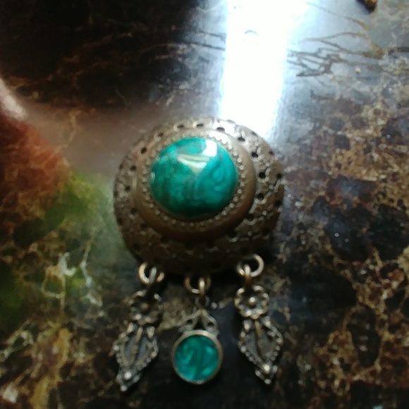 Pretty pin🌃 - Picture 2 of 4